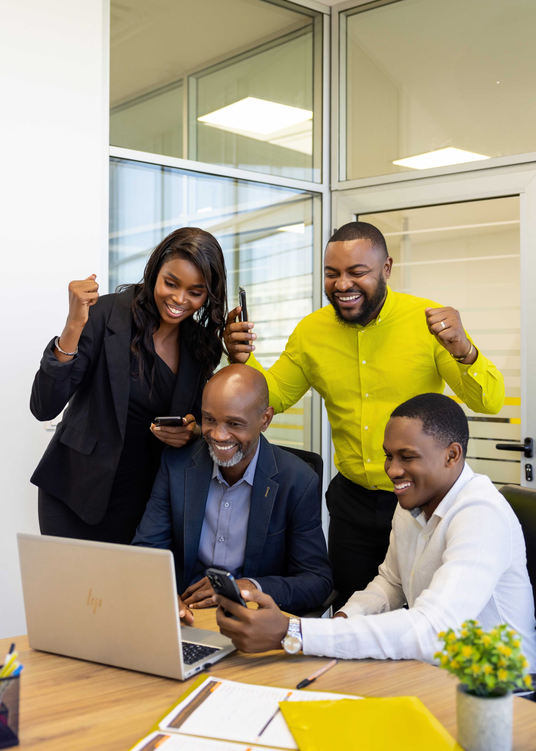 Equipa celebra sucesso financeiro com o Microbanco Sólido