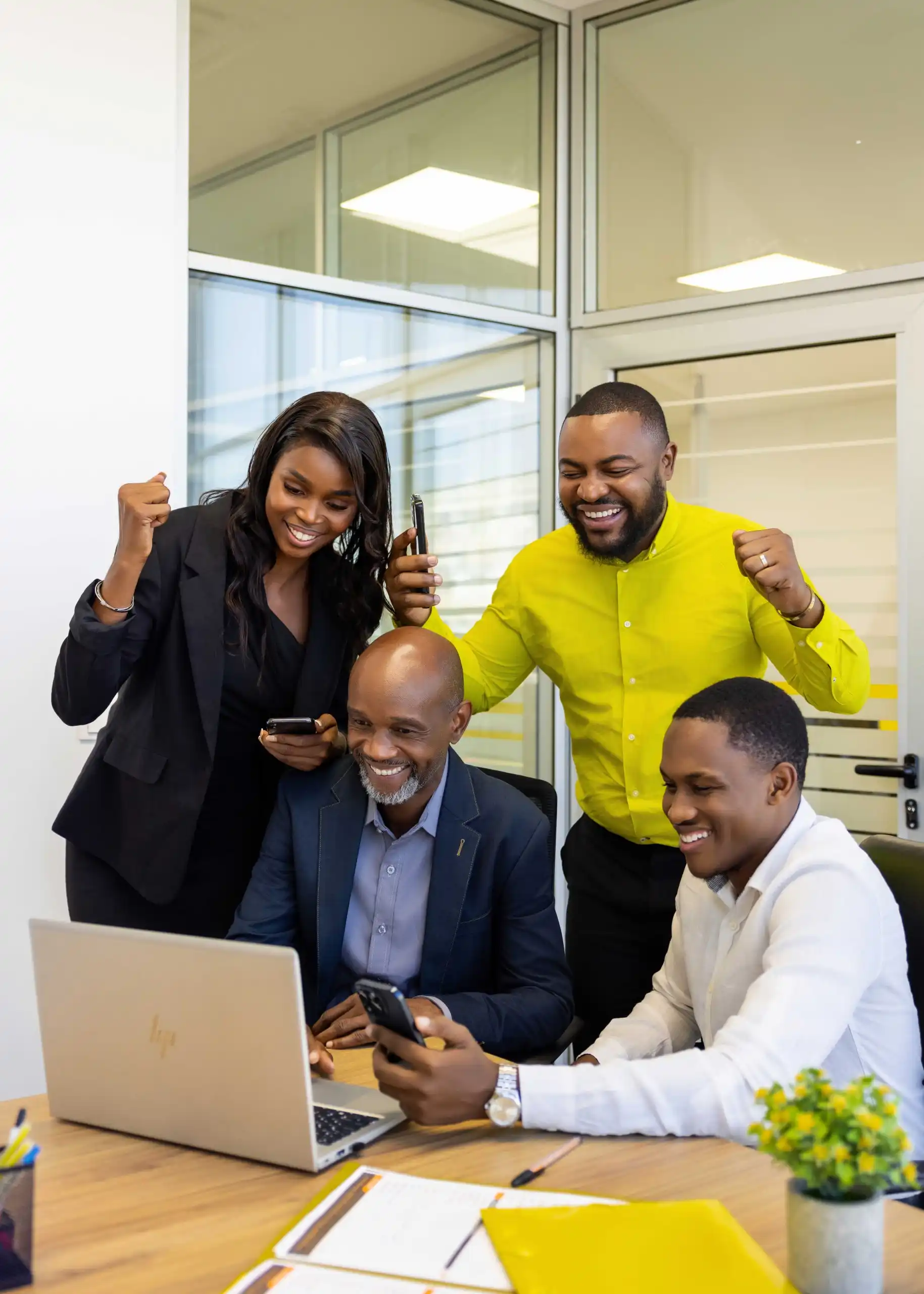Equipa celebra sucesso financeiro com o Microbanco Sólido